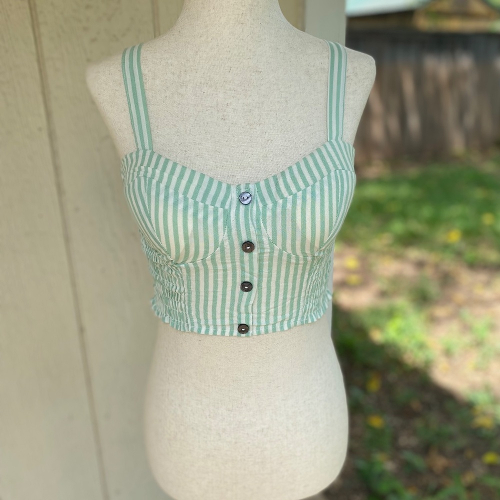 Green crop top - Picture 2 of 11
